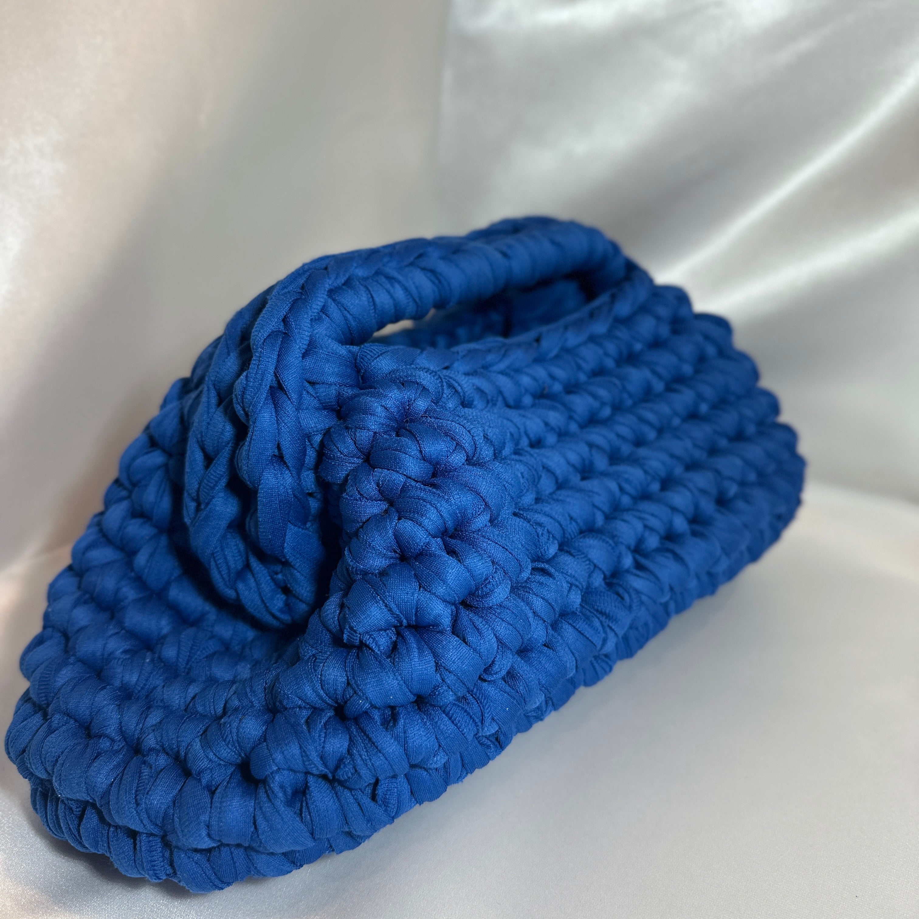 ELECTRIC BLUE CLUTCH